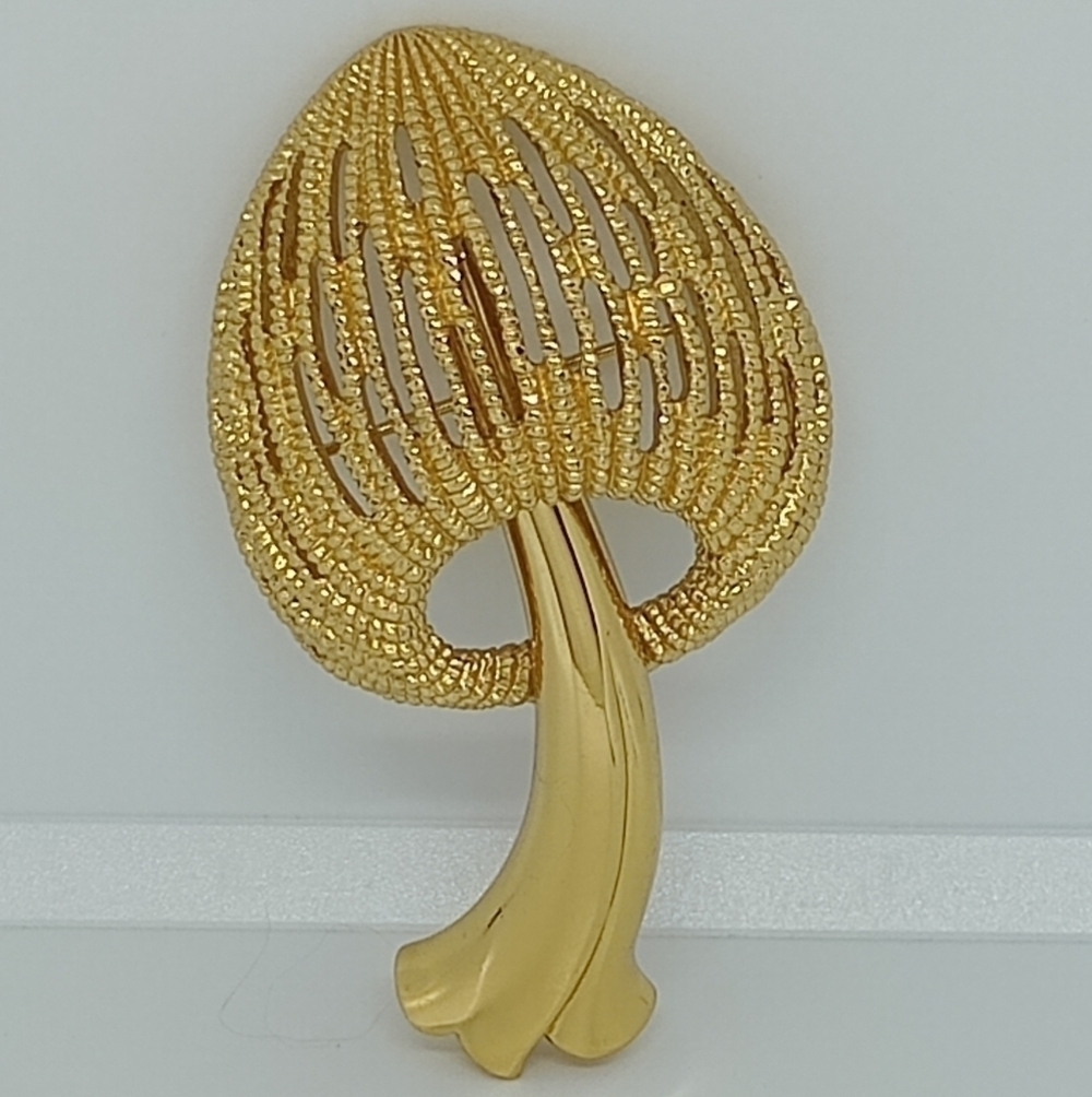 * vintage signed Monet gold tone Mushroom pin brooch